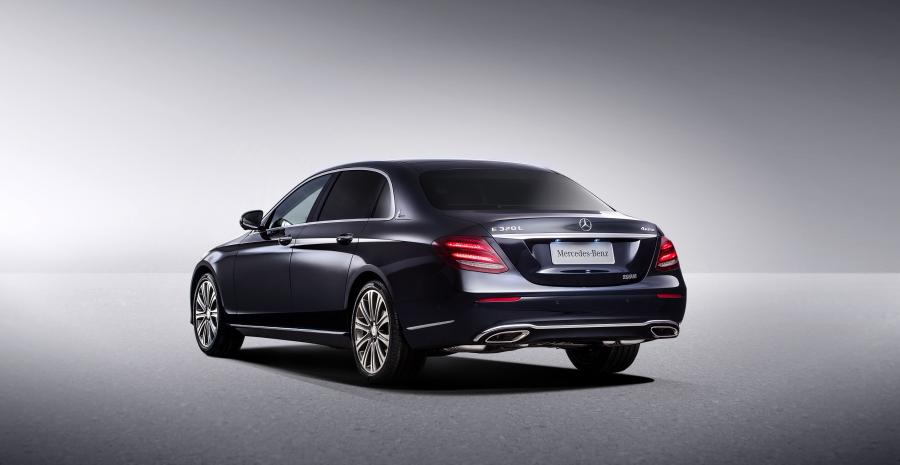  Mercedes-Benz E320 L 4Matic Exclusive Line 2016 года  (фото 2 из 9)